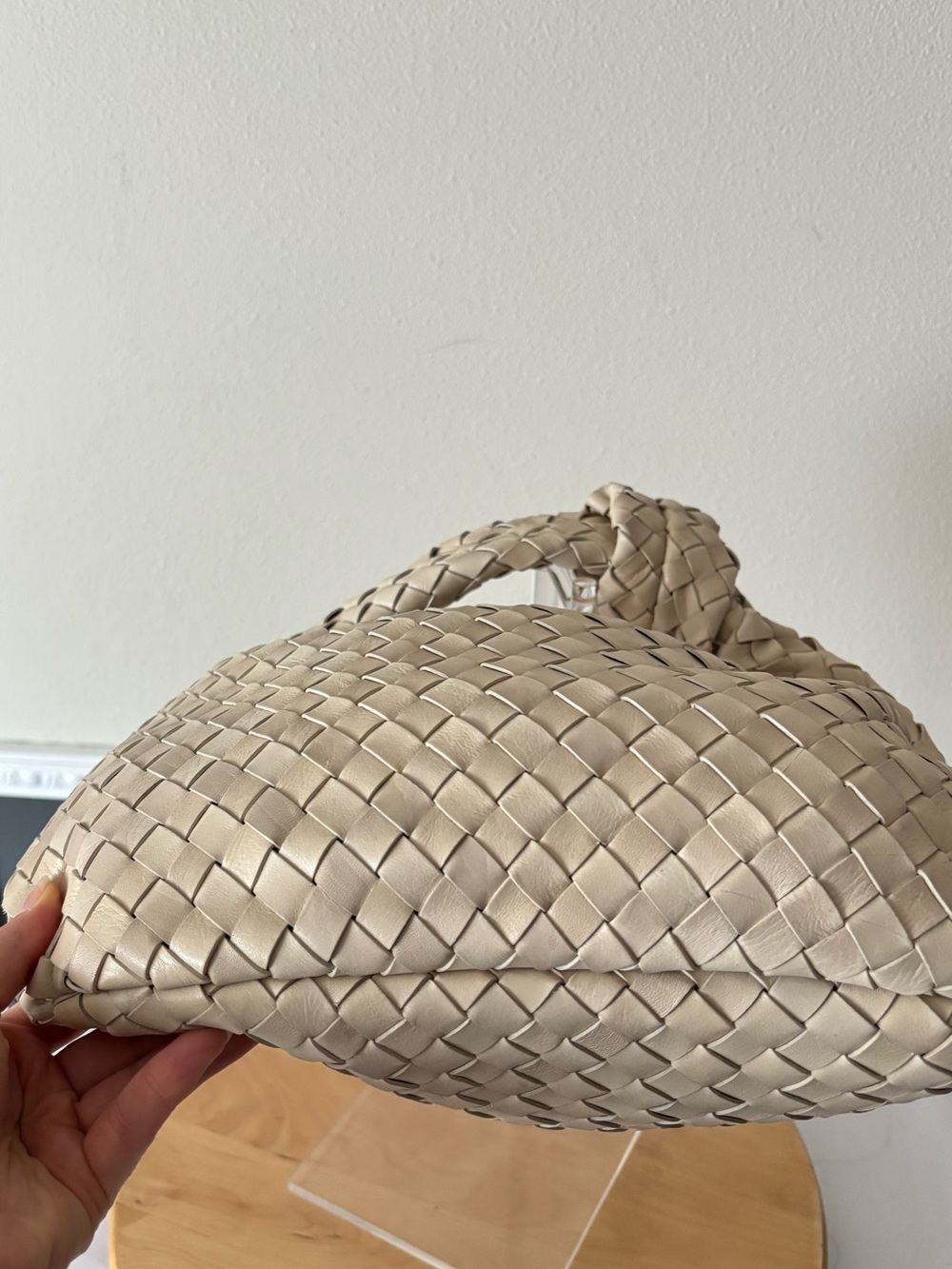 Woven 100% Leather Knot Medium Hobo Shoulder Bag in Light Cream - Picture 4 of 5